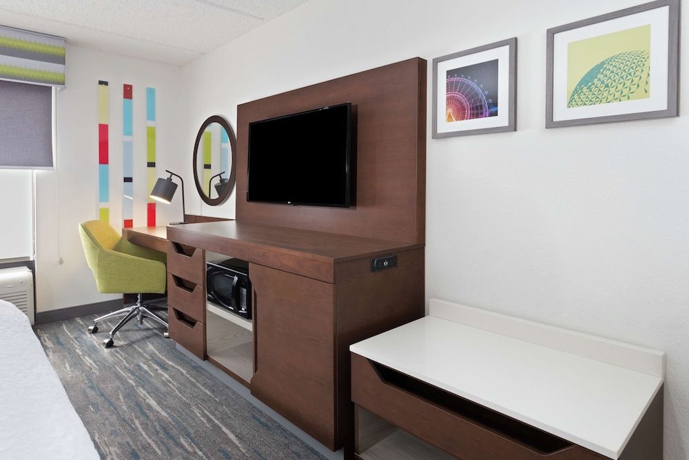 undefined Hampton Inn & Suites Orlando Intl Dr N 3
