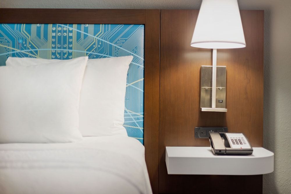 undefined Hampton Inn & Suites Orlando Intl Dr N 8