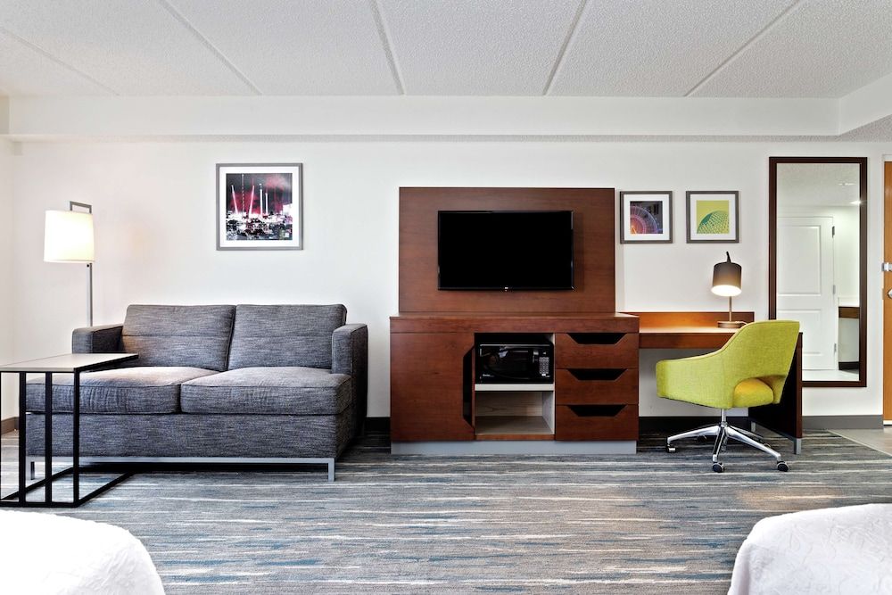 undefined Hampton Inn & Suites Orlando Intl Dr N 5