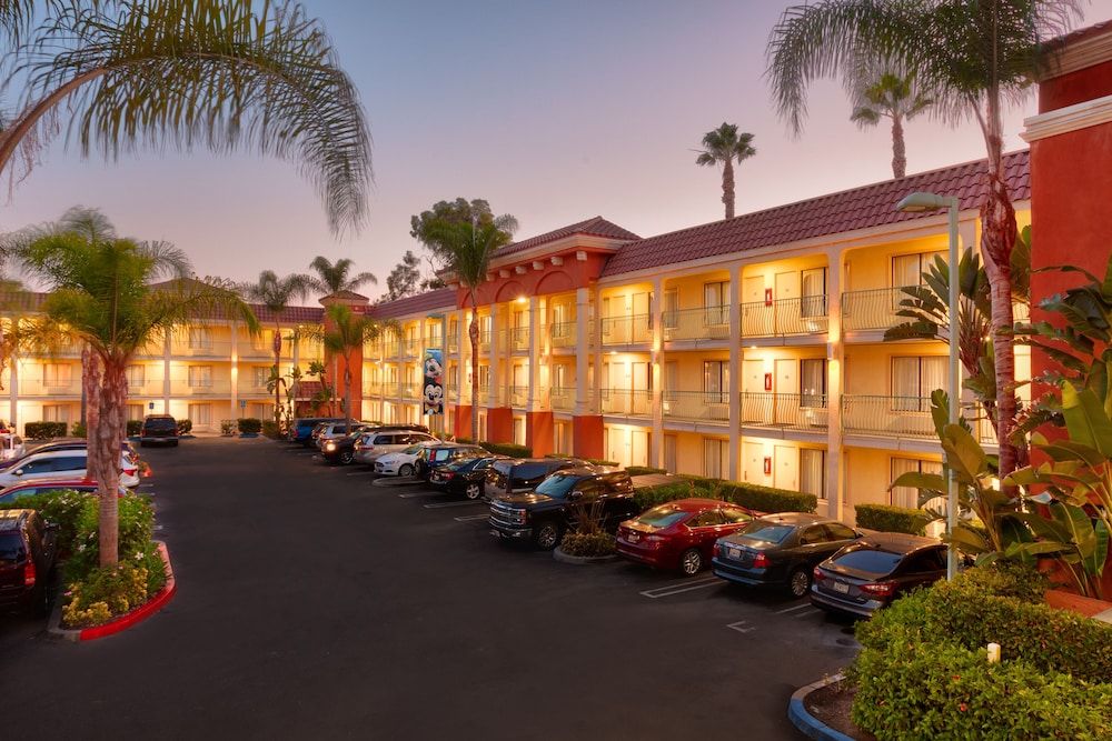undefined Cortona Inn & Suites Anaheim Resort 7
