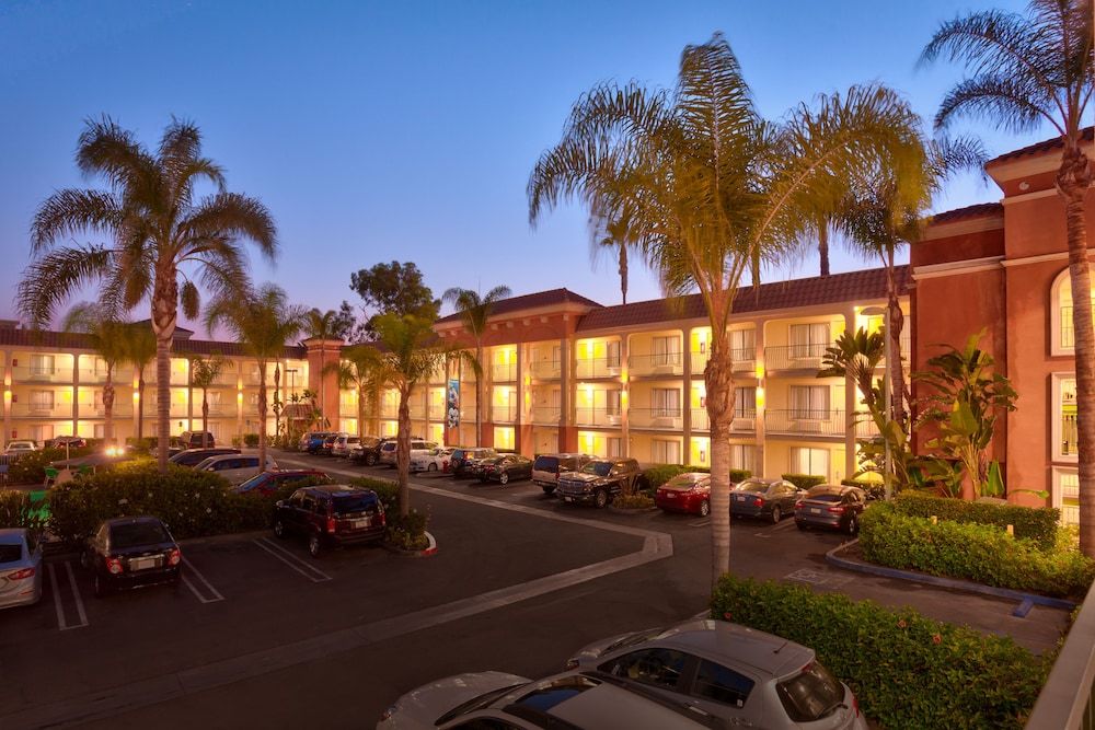 undefined Cortona Inn & Suites Anaheim Resort 7