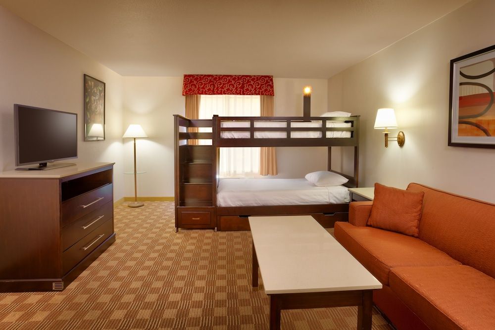undefined Cortona Inn & Suites Anaheim Resort 4