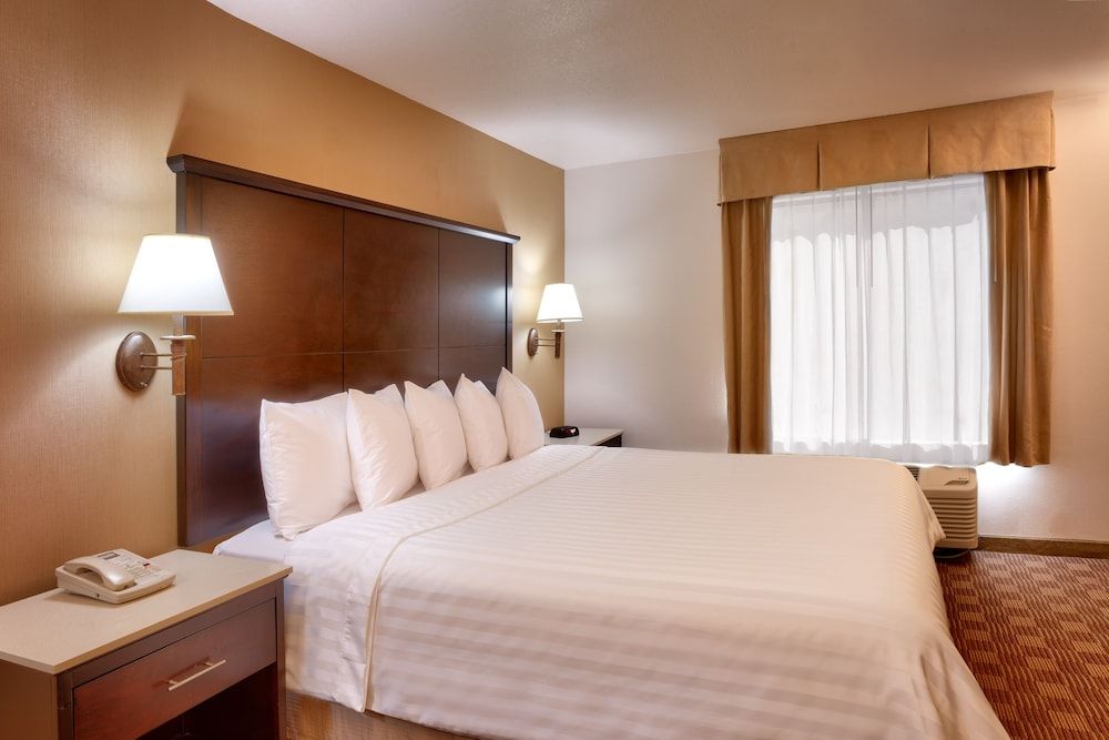 undefined Cortona Inn & Suites Anaheim Resort 3