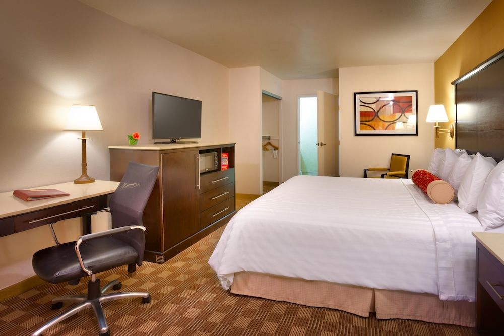 Deluxe Room, 1 King Bed