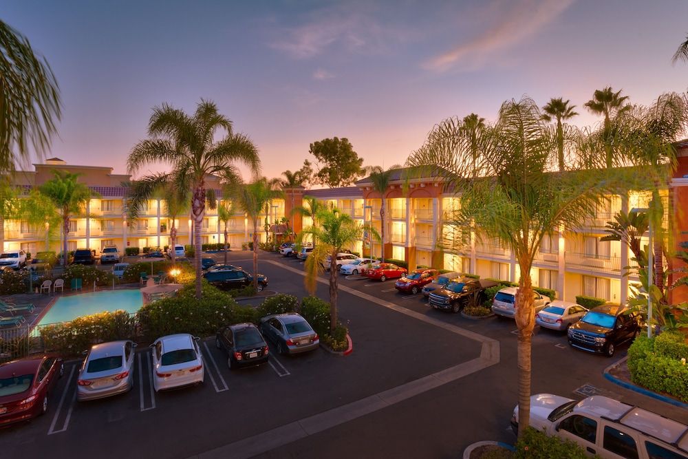 undefined Cortona Inn & Suites Anaheim Resort 9