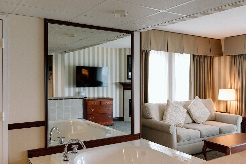 Bayshore Resort Suite- Bay View – 1 King 15