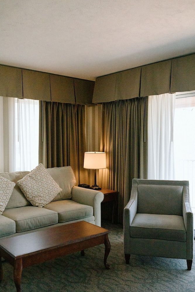 Bayshore Resort Suite- Bay View – 1 King 10