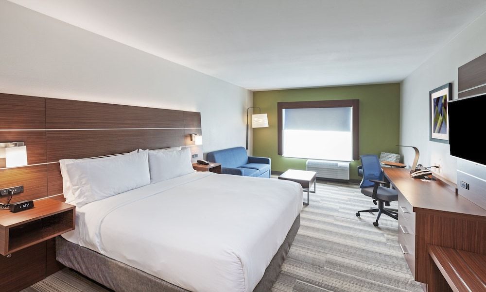 Suite, 1 King Bed, Jetted Tub