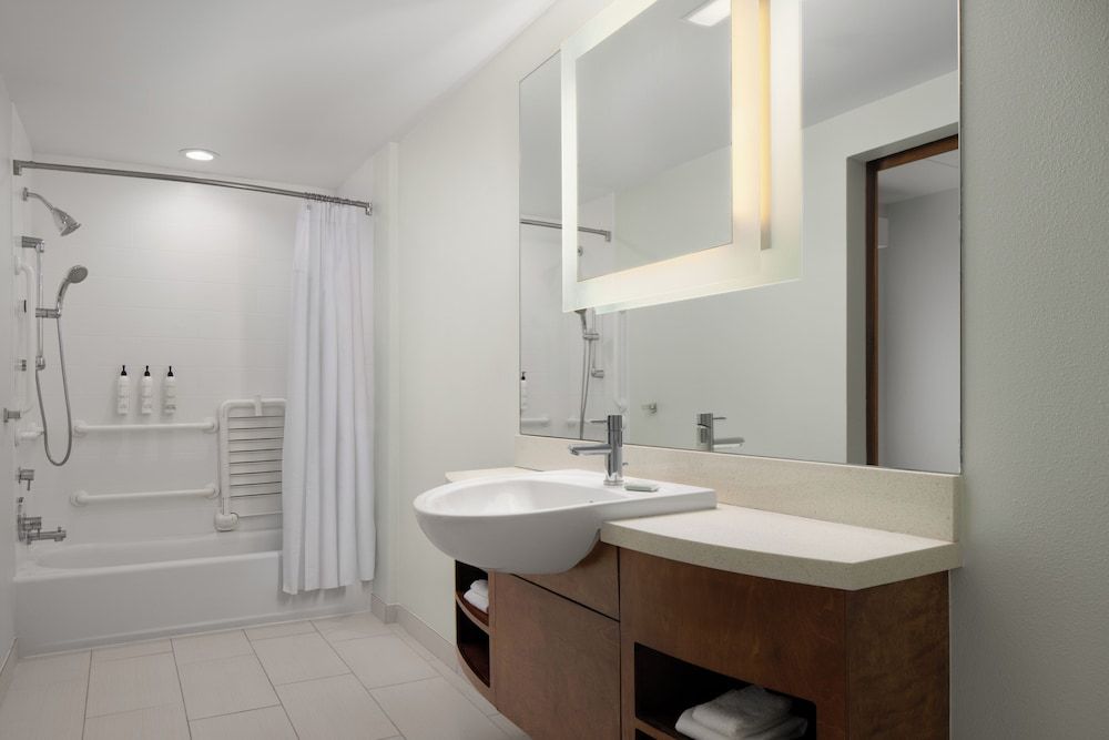Suite, Multiple Beds (Hearing Accessible)