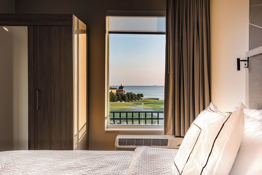 Suite, Multiple Beds (Mobility Accessible, Tub)