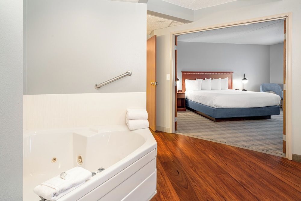 Deluxe Suite, 1 King Bed, Non Smoking