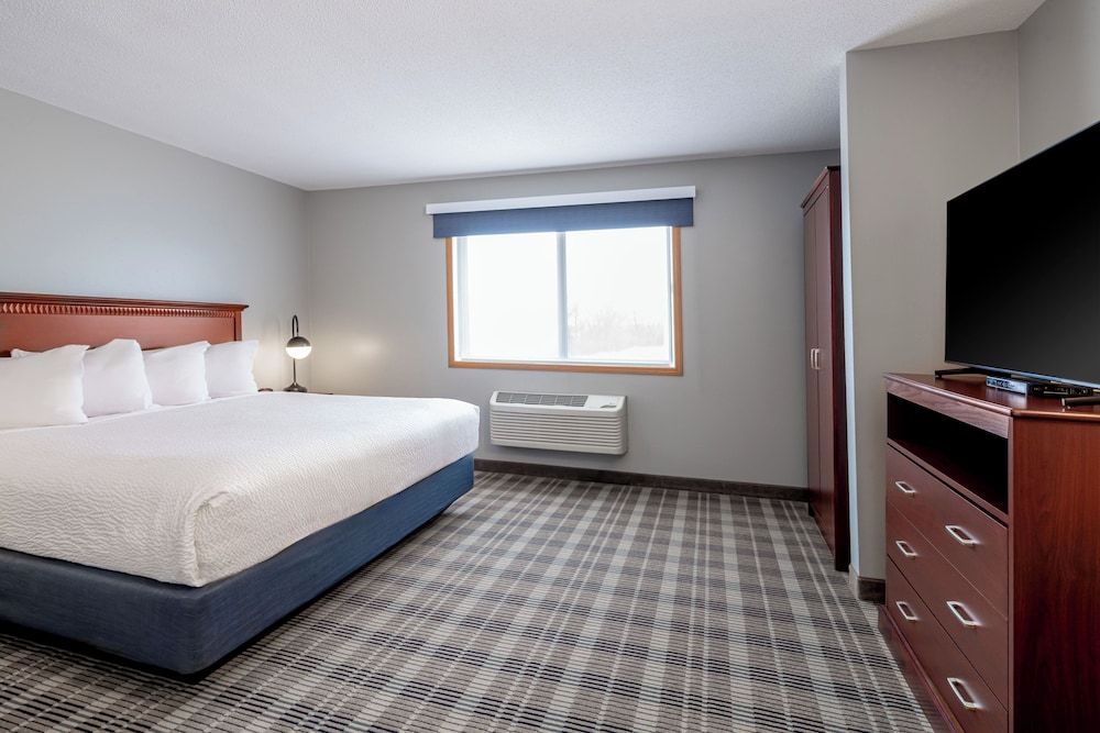 Suite, 1 King Bed, Accessible, Non Smoking