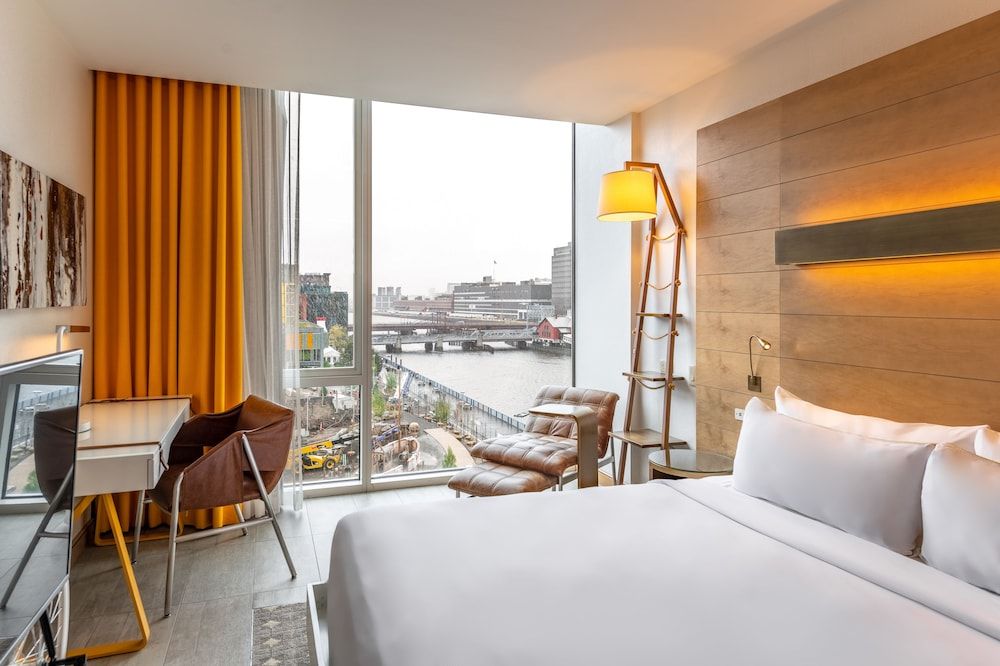 The Envoy Hotel, Autograph Collection Classic Room, 1 King Bed (View)