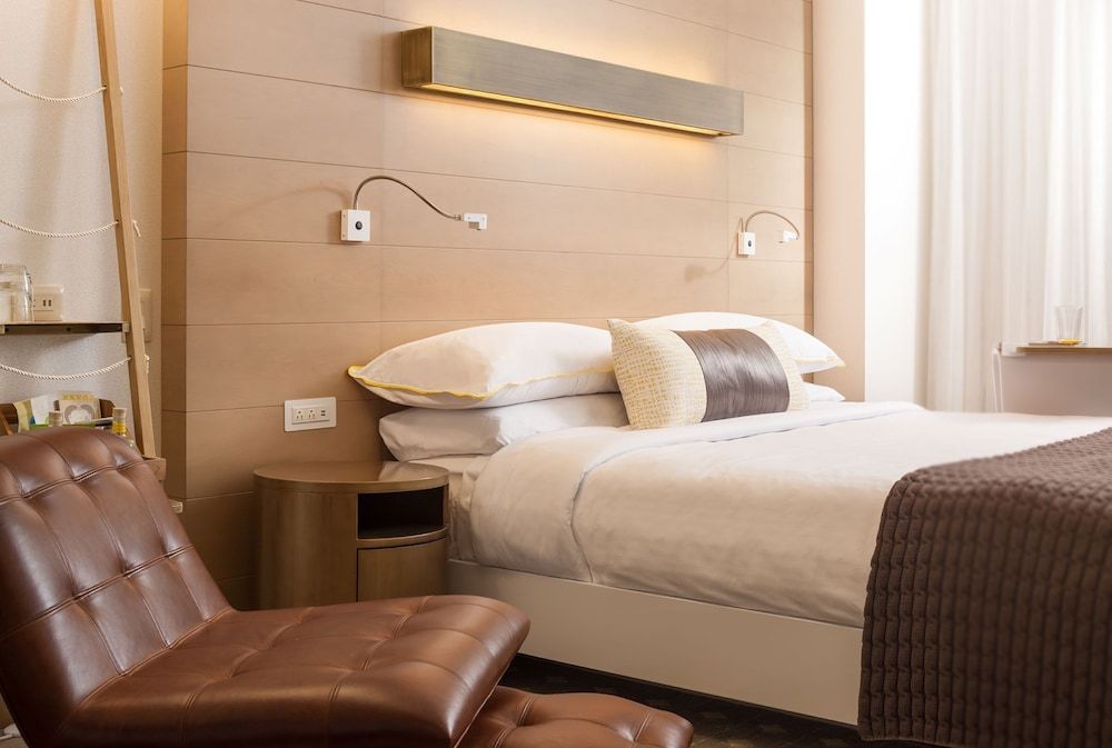Deluxe Room, 1 King Bed, Non Smoking, Harbor View (Hearing Accessible)