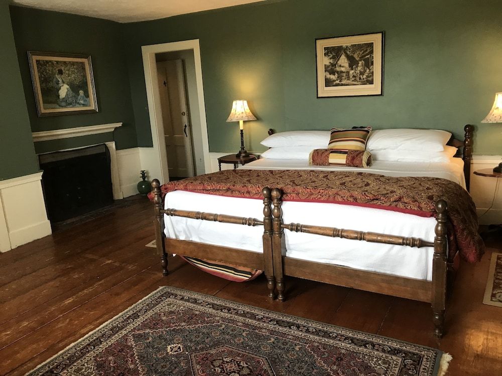 Colonel Williams Inn Room 4