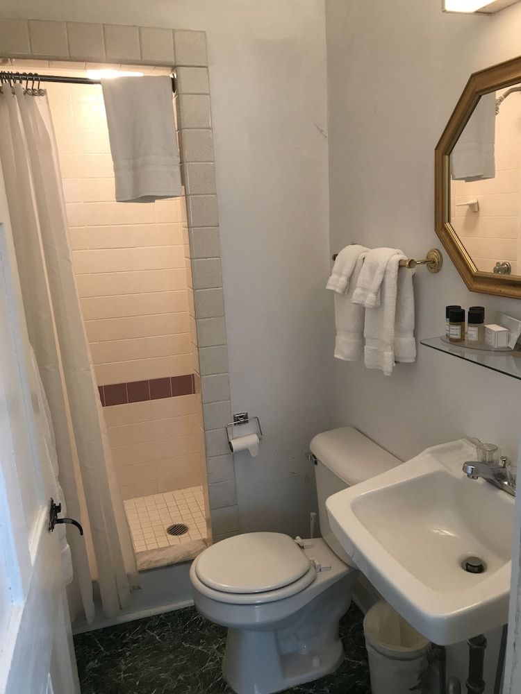 Colonel Williams Inn Room 1 5