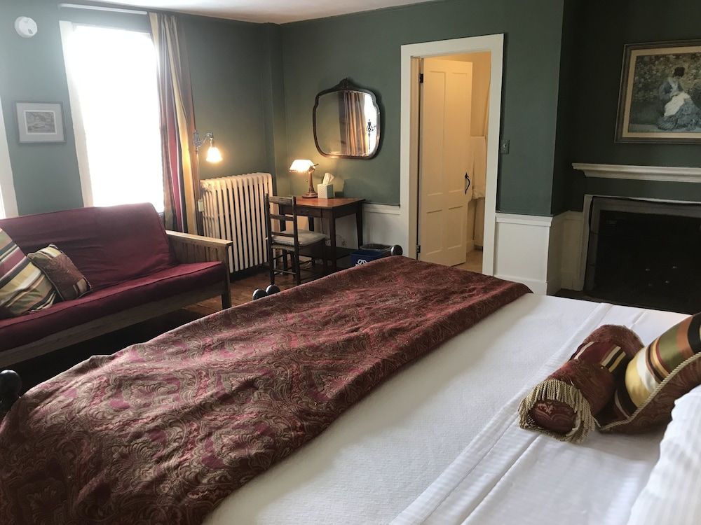 Colonel Williams Inn Room 4 3