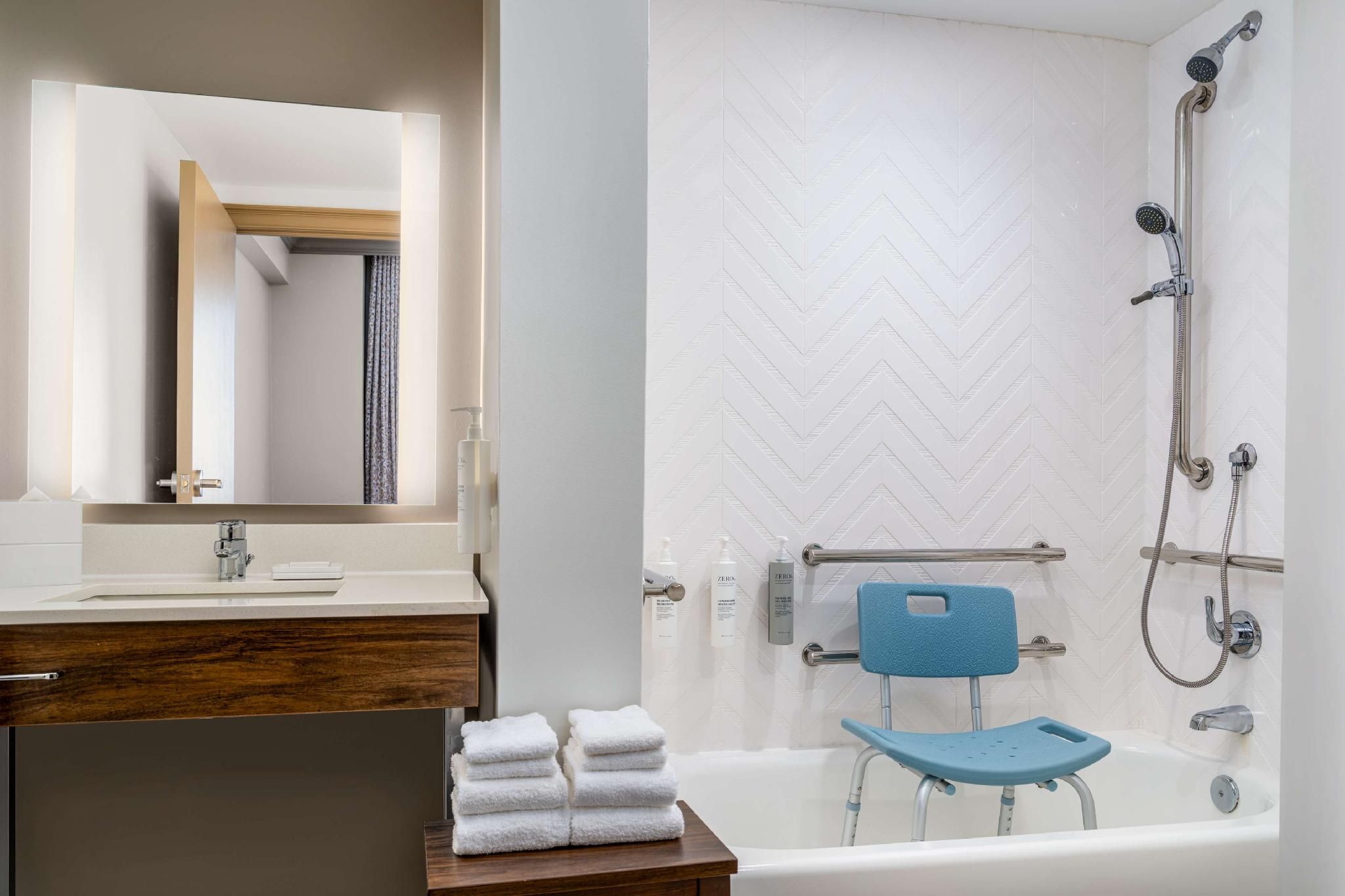 2 Double Mobility Access Tub - City View