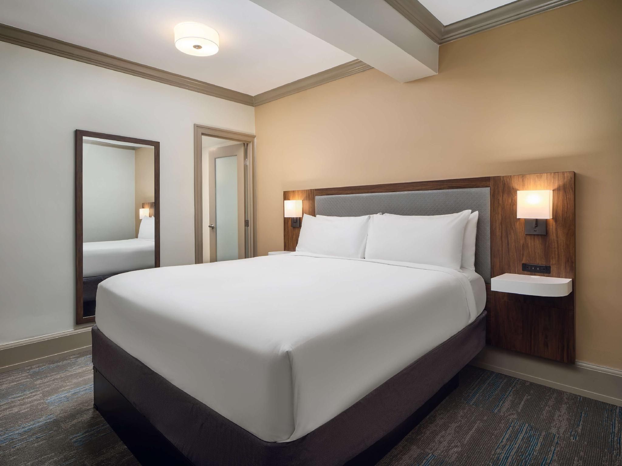 1 King Suite Hearing Accessible