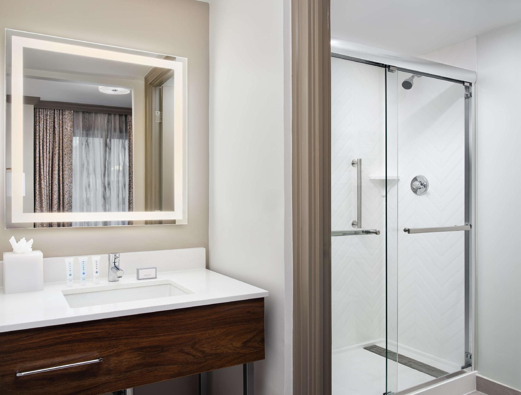2 Double Beds - City View