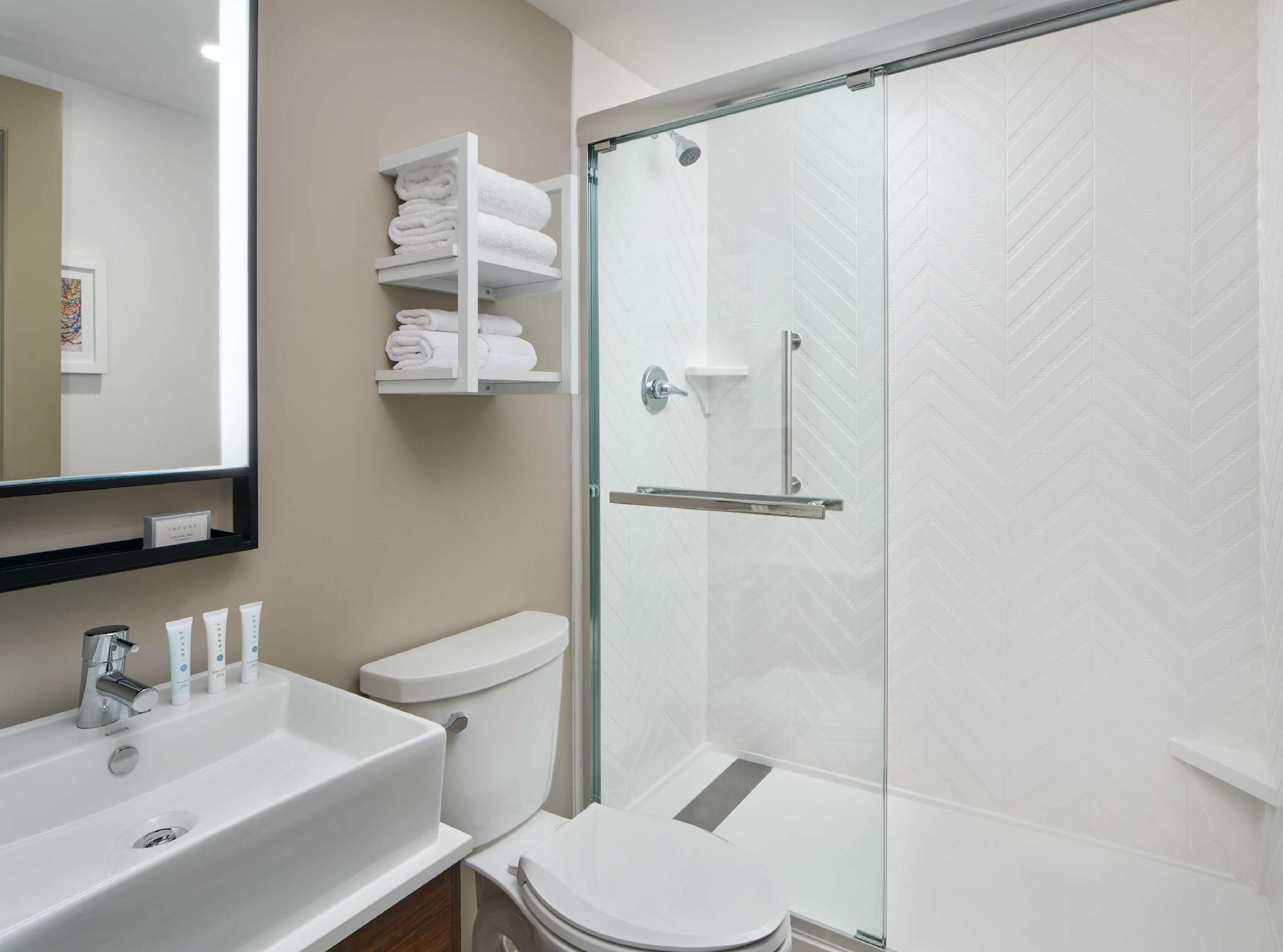 1 King Suite Hearing Accessible