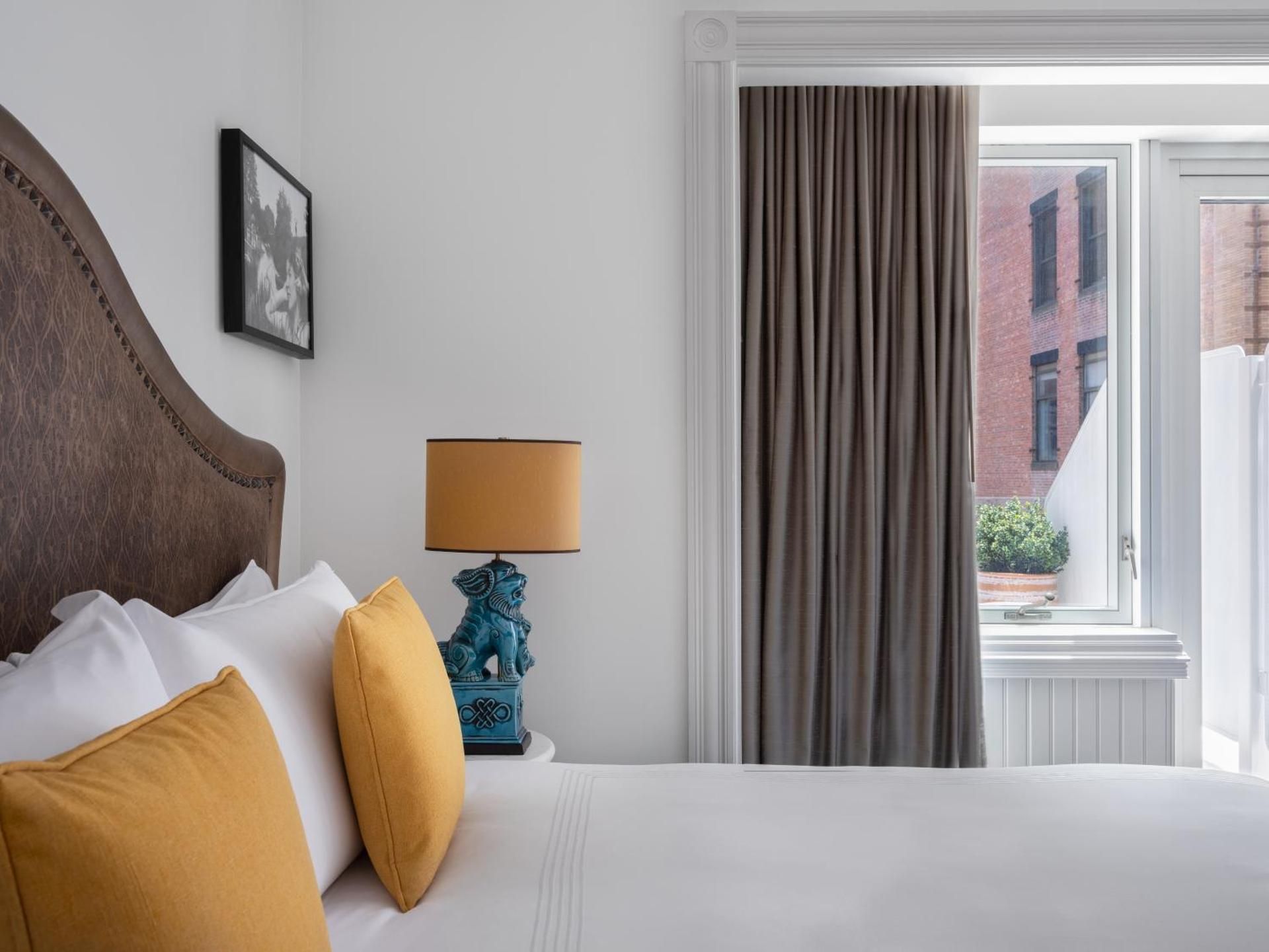 1 Queen Bed With Terrace Premium