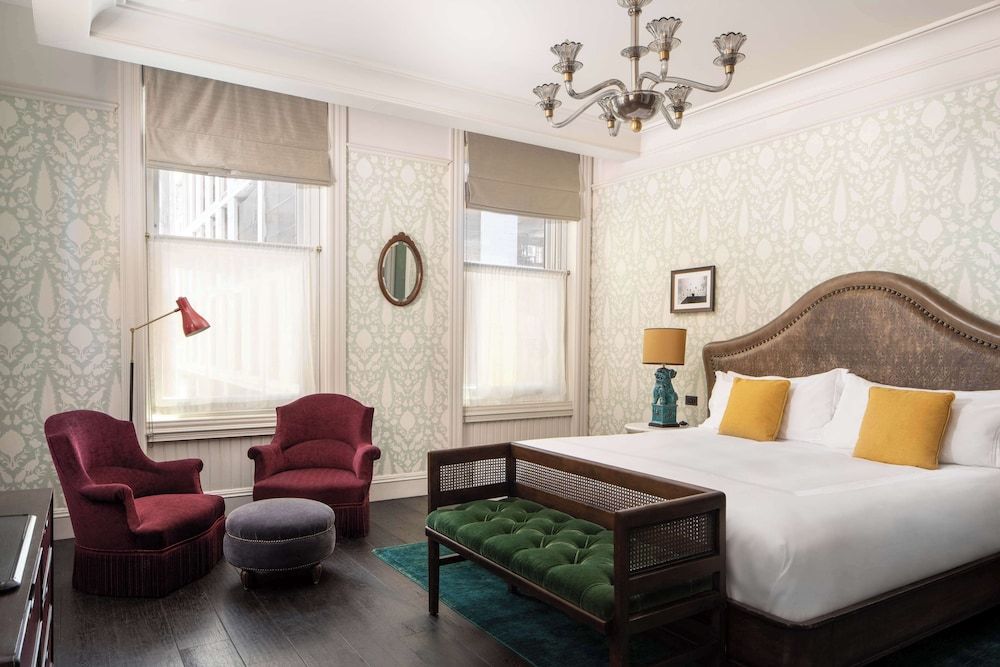 Suite, 1 King Bed (Thompson)