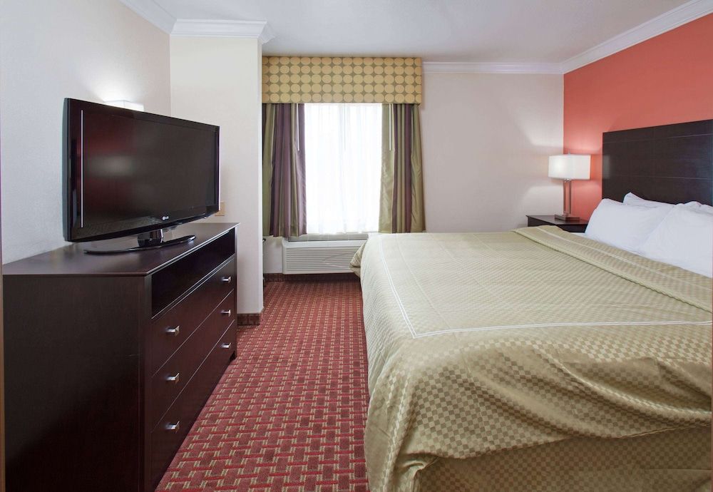 Suite, 1 King Bed, Non Smoking