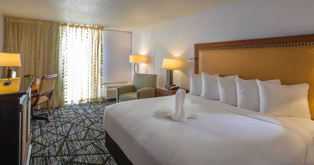 Historic Whispering Woods Hotel & Conference Center