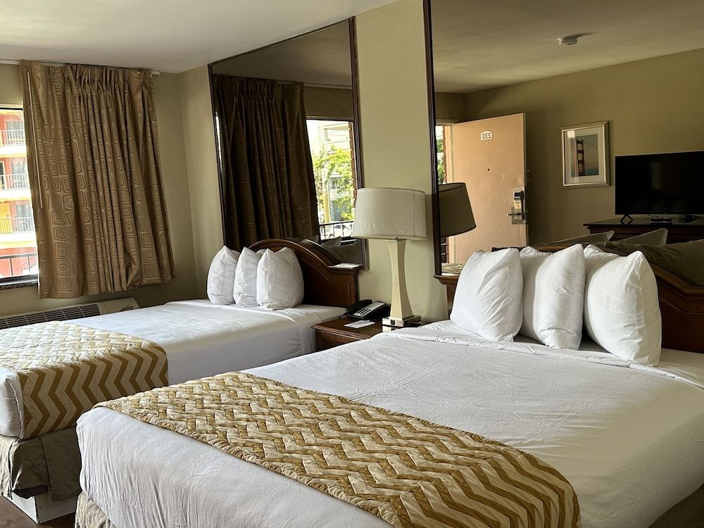 Room, 2 Queen Beds, Non Smoking