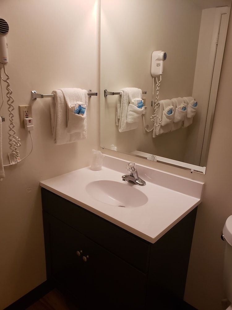 Flamingo Inn Beachfront Ocean View, Elite King Room with Kitchenette 6