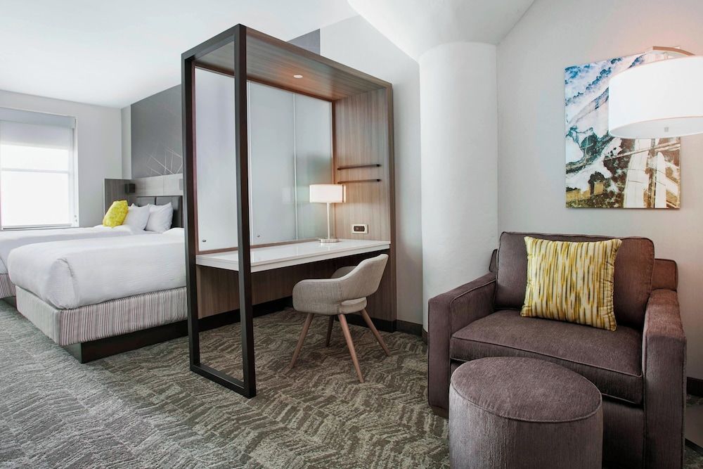 Suite, 2 Queen Beds (Hearing Accessible)
