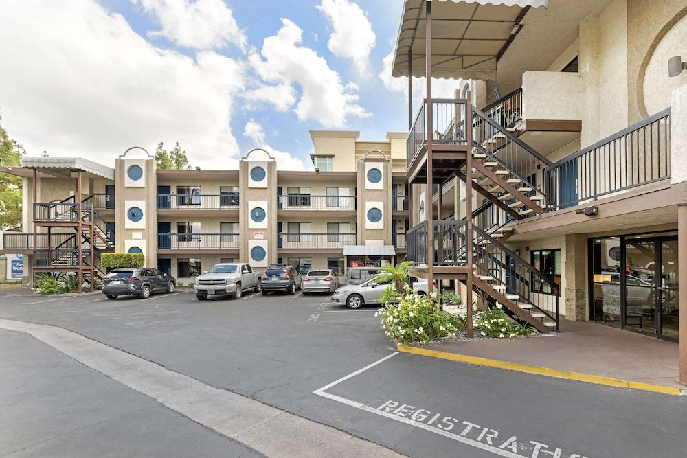 undefined Best Western Courtesy Inn Hotel - Anaheim Resort at the Park 5