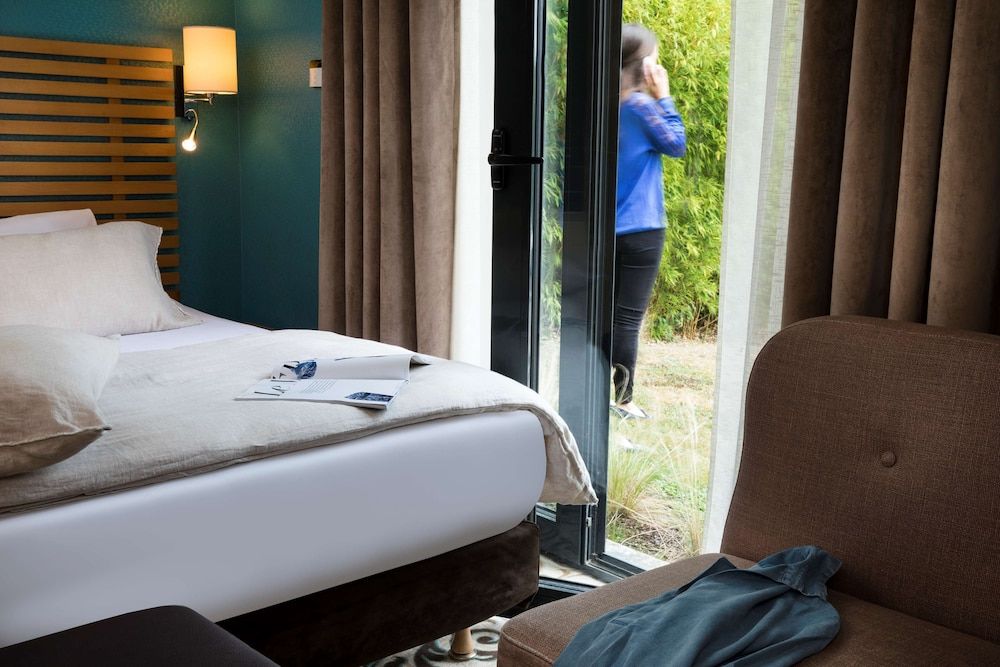 Best Western Plus Hotel de la Regate Classic Room, 1 Queen Bed, Non Smoking