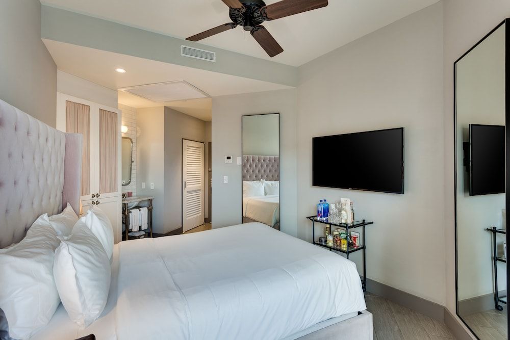 The Plymouth South Beach Classic Room, 1 Queen Bed