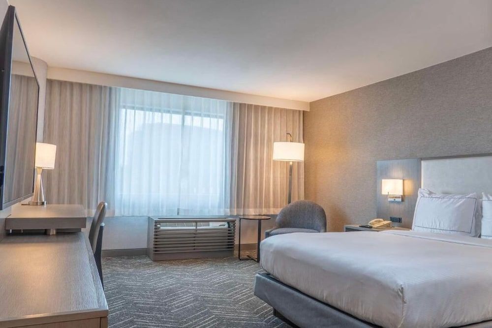 Premium Room, 1 King Bed, Corner