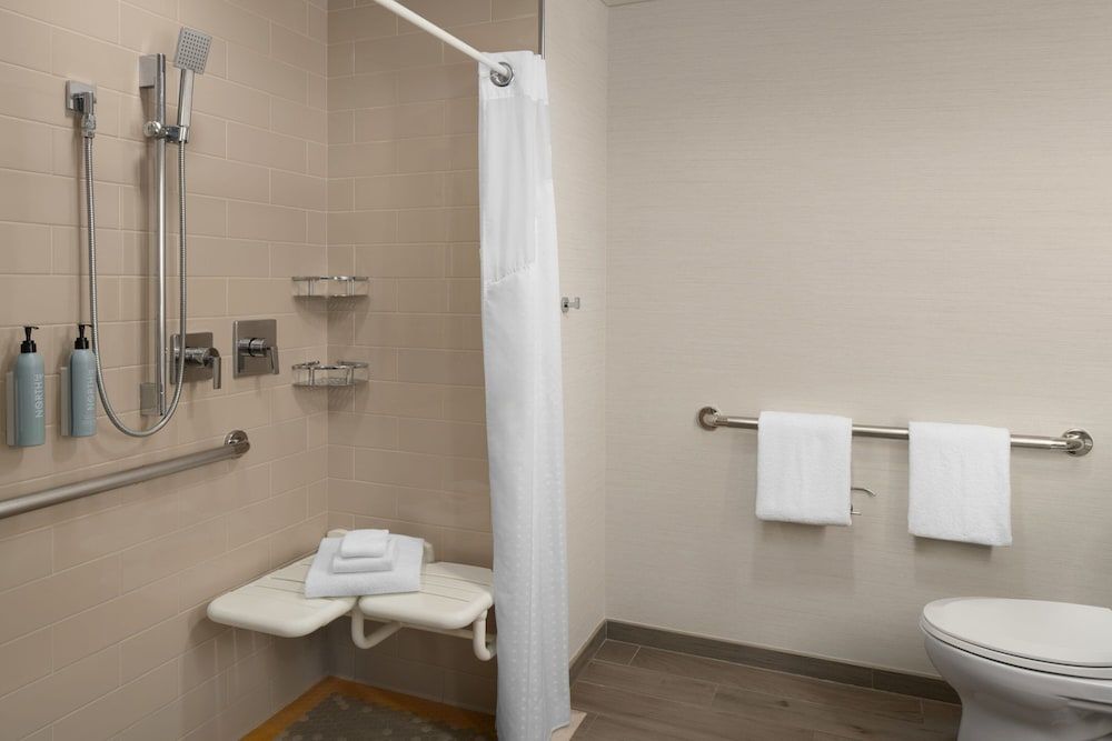 Courtyard by Marriott San Diego Gaslamp/Convention Center Room, 1 King Bed, Non Smoking 4
