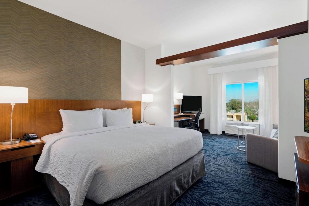 Suite, 1 King Bed with Sofa bed (Mobility/Hearing Accessible, Tub)