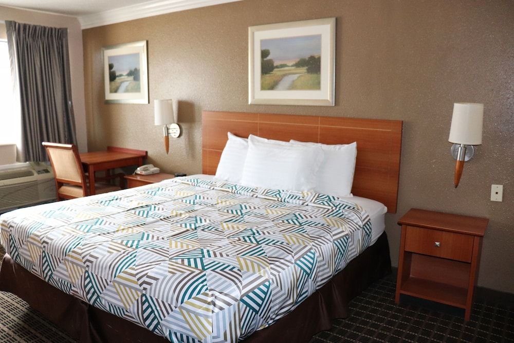 Standard Room, 1 King Bed, Non Smoking, Refrigerator & Microwave