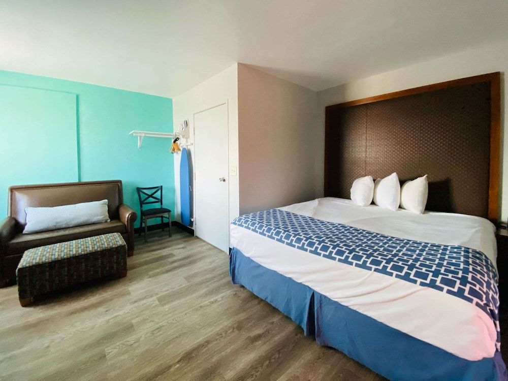 Suite, 1 King Bed with Sofa bed, Non Smoking (Upgrade)