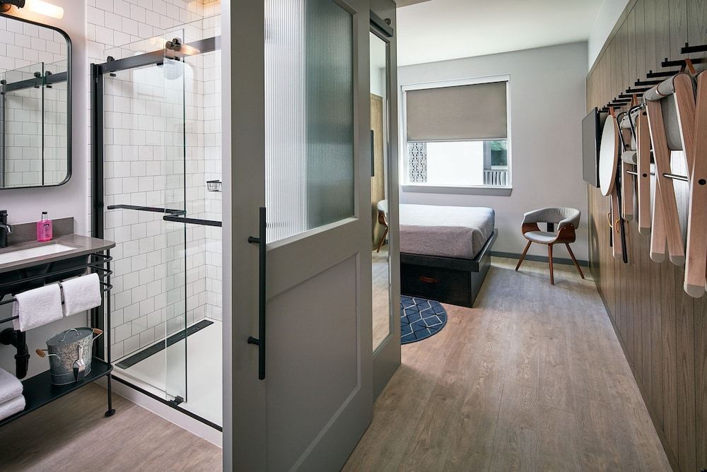 Moxy Denver Cherry Creek Room, 1 Queen Bed, Non Smoking 6