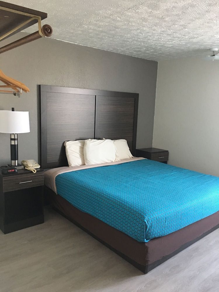 Room, 1 King Bed, Non Smoking
