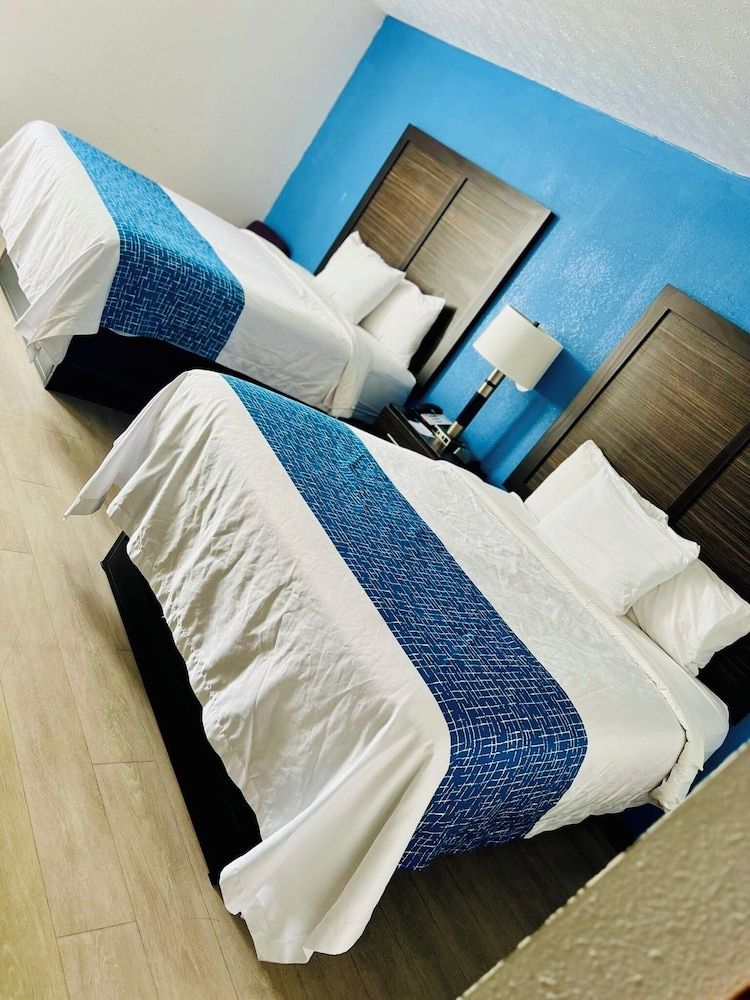 Room, 2 Queen Beds, Non Smoking