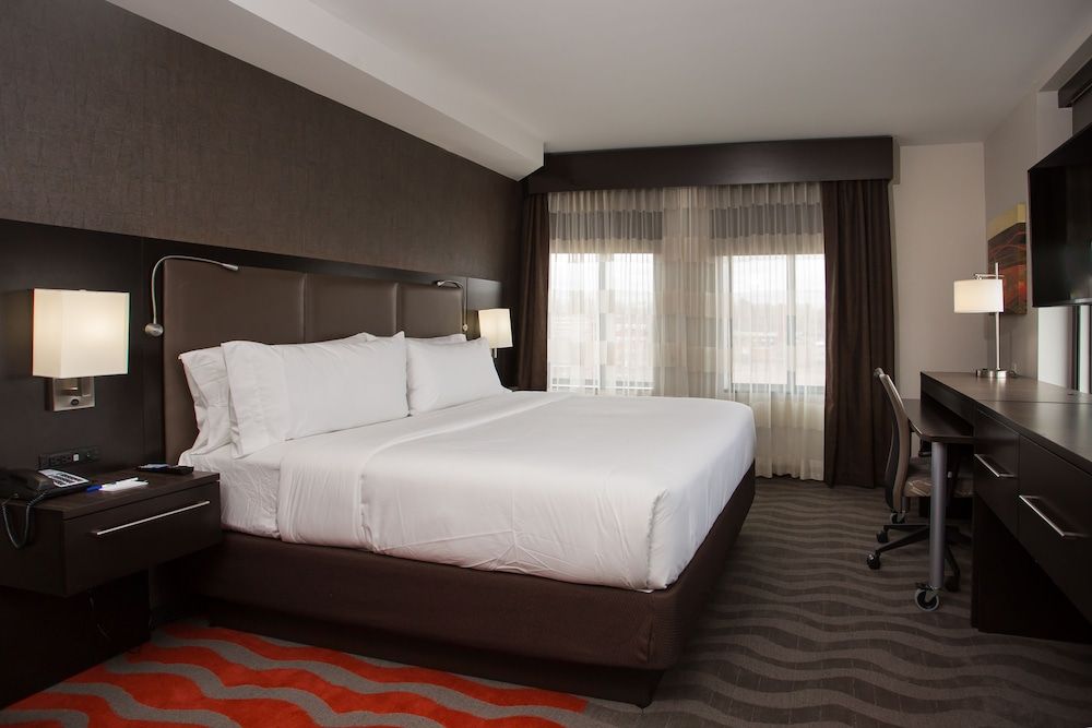 Standard Room, 1 King Bed, Accessible (Communications)