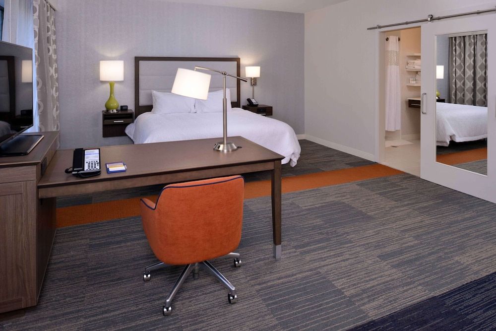 Studio, 1 King Bed, Non Smoking, Refrigerator & Microwave (Wet Bar)