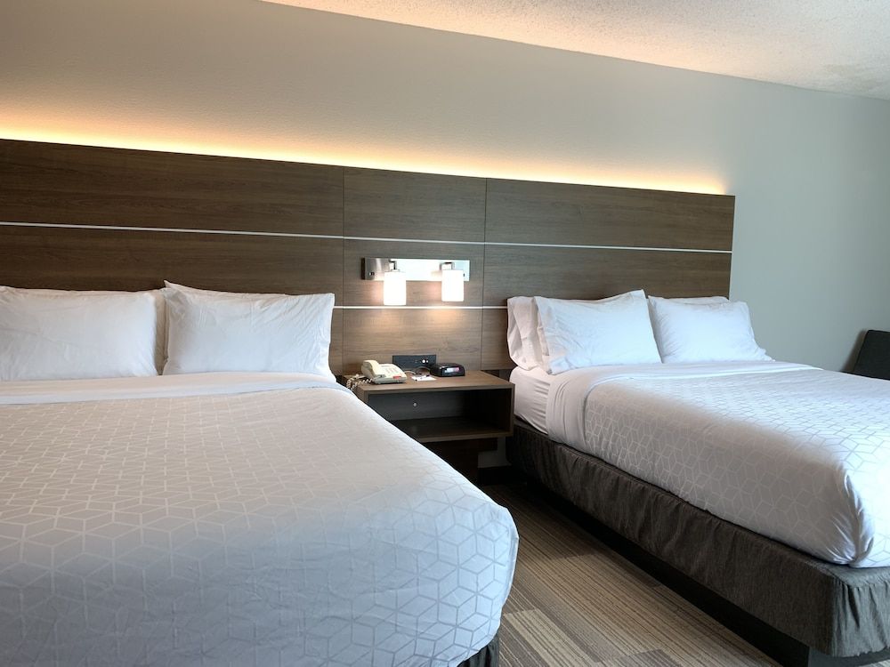 Suite, 2 Queen Beds (Additional Living Area)
