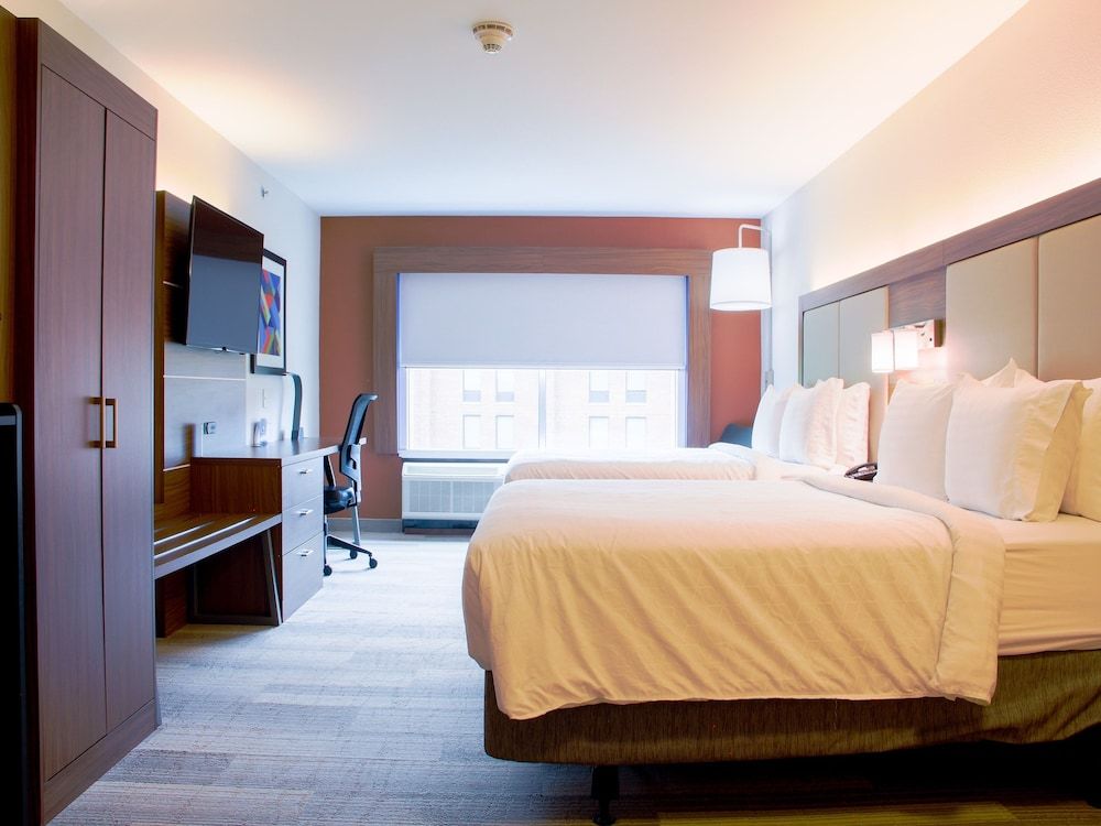 Standard Room, 2 Queen Beds, Roll-in Shower (Roll-In Shower)
