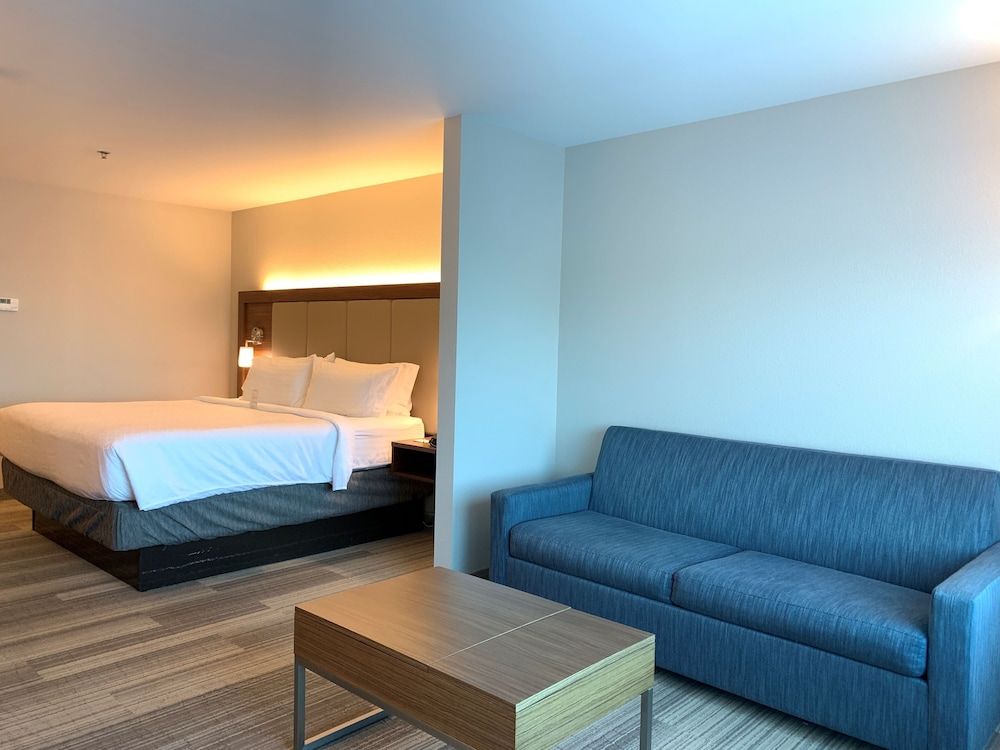 Suite, 1 King Bed, Accessible (Communications)