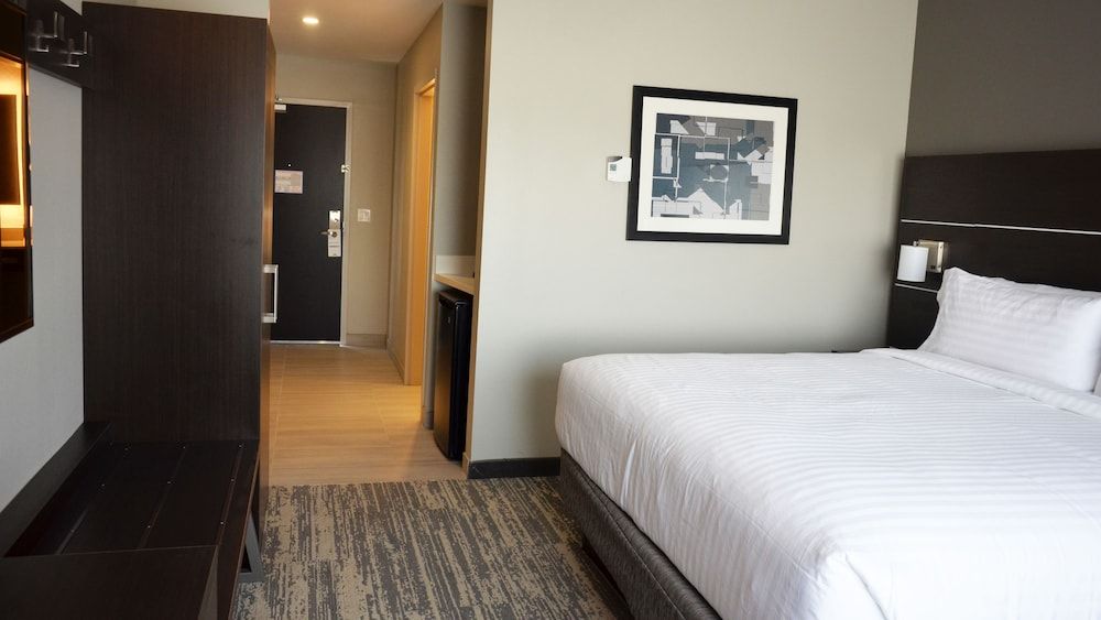 Standard Room, 1 King Bed (Extra Floor Space)