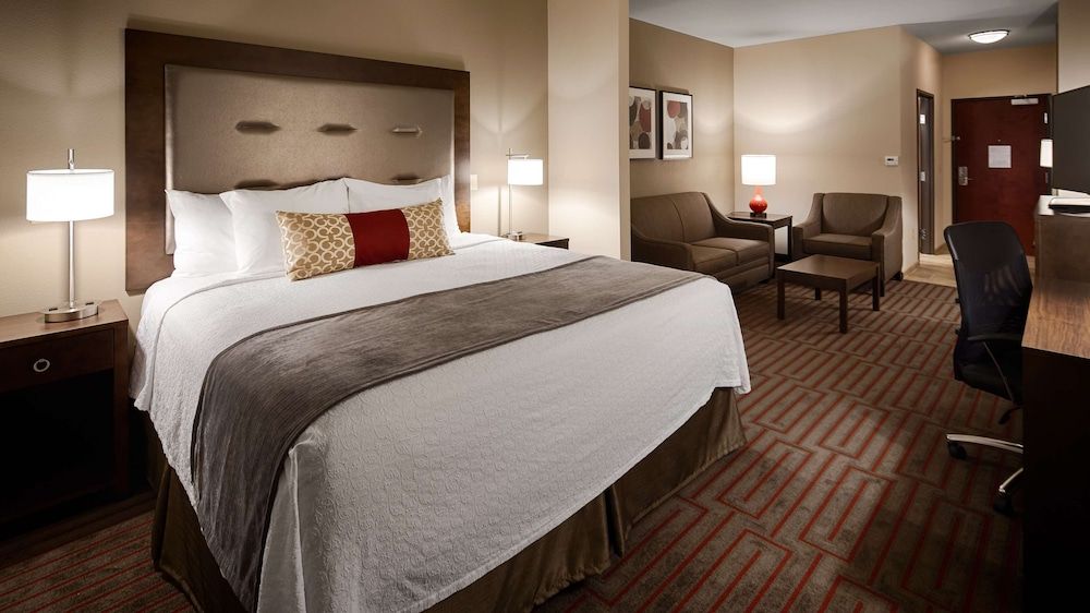 Executive Suite, 1 King Bed, Non Smoking (with Sofabed)